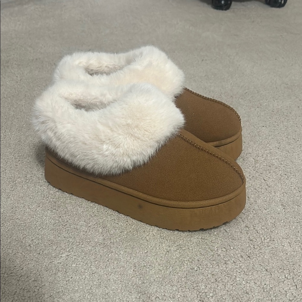 Women's Tan Fur-Lined Shoes
